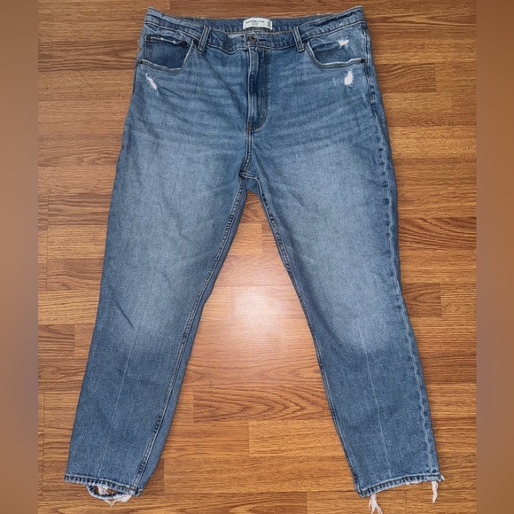 Abercrombie & Fitch Denim - High Rise Lightly Distressed Abercrombie & Fitch Jeans